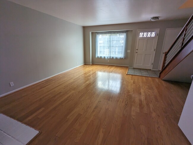 Building Photo - 3617 Caminito Carmel Landing