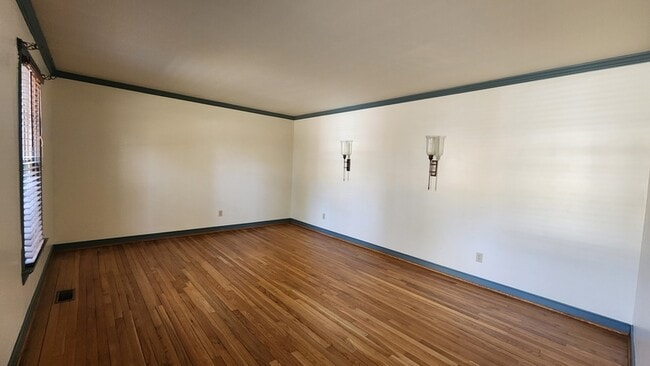 Building Photo - 209 Lorac Rd