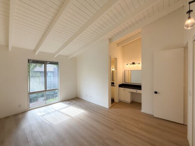 Building Photo - 6639 Green Valley Cir