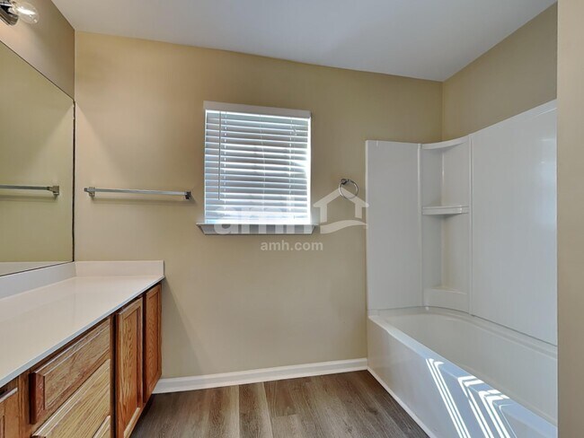 Building Photo - 201 Heritage Pky