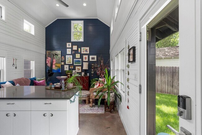 Building Photo - 3005 Bryker Dr