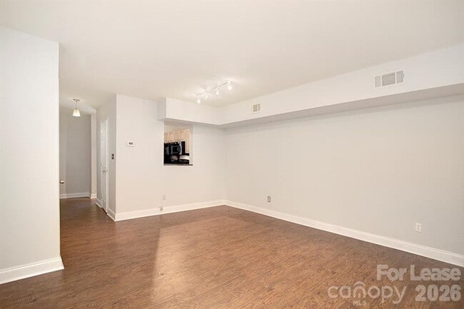 Building Photo - 951 Hollywood St