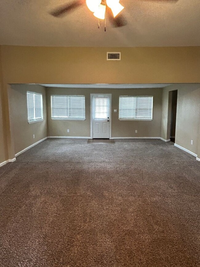 Building Photo - 5302 Summit St