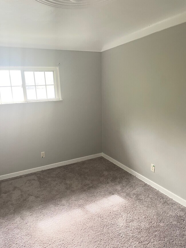 Building Photo - 746 Church St Ext