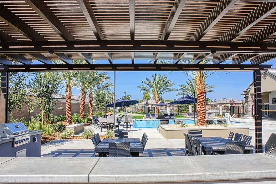 Boardwalk Luxury Apartments 5201 Gasol Ct Bakersfield CA 93313 Apartment Finder