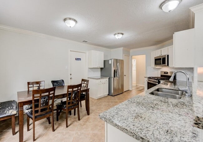 Building Photo - 11843 Sunny Stream Dr