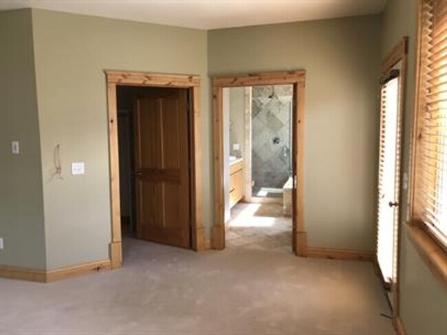 Building Photo - 4484 Alexander St