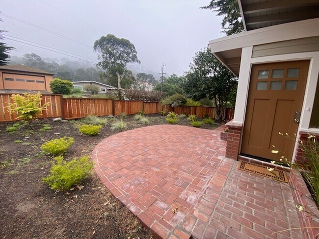 Building Photo - 340 Bishop Ave