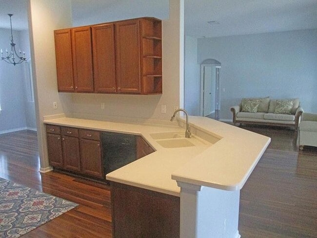 Building Photo - 935 Southlakes Way SW