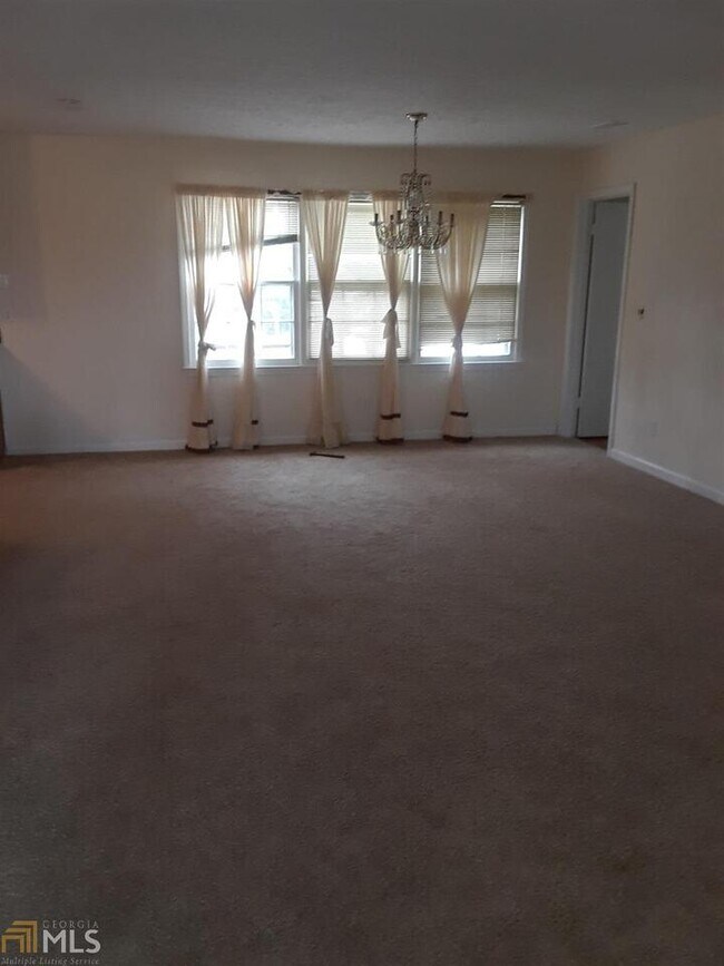 Building Photo - 995 Green St SE