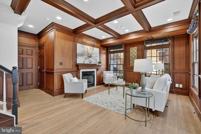 Building Photo - 700 Kahn Pl