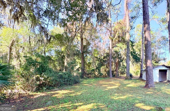 Building Photo - 505 Osborne St