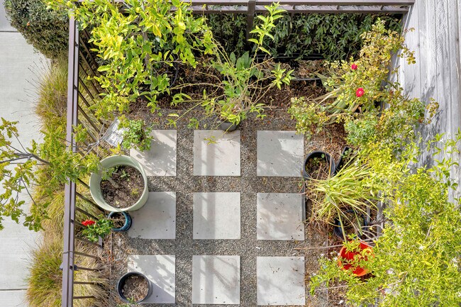 Building Photo - 37335 Duckling Ter