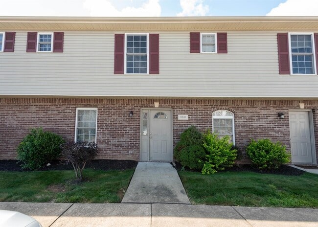 Building Photo - 3501 S Oaklawn Cir