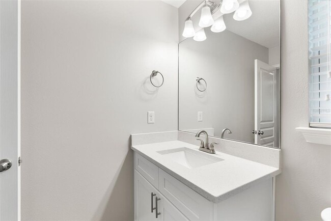 Building Photo - 730 Cordova Dr