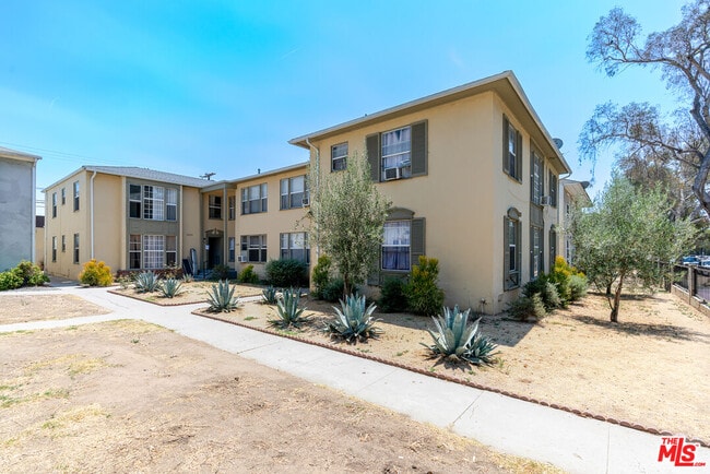 Building Photo - 1624 S St Andrews Pl