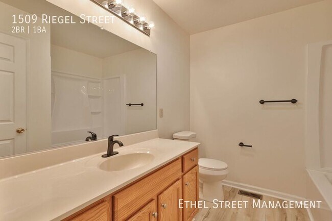 Building Photo - 1509 Riegel St
