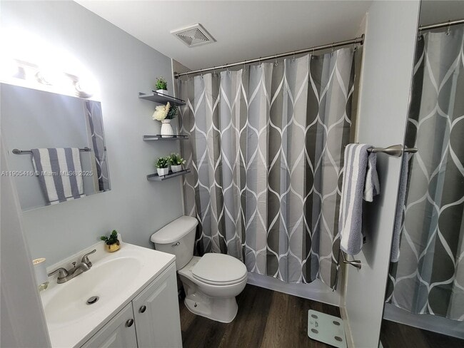 Building Photo - 134 SW 7th Ave