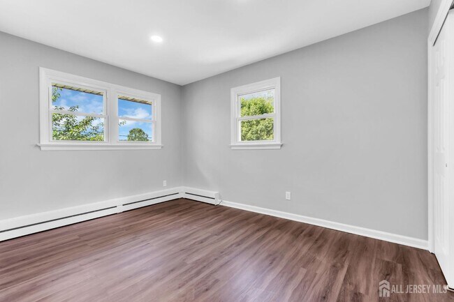 Building Photo - 368-70-370 Voorhees Ave