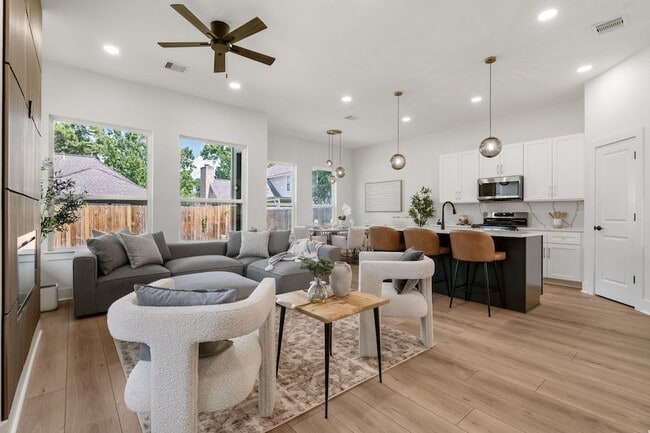 Building Photo - 22806 August Leaf Dr