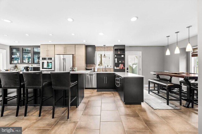 Building Photo - 6 Hounds Hollow Ct