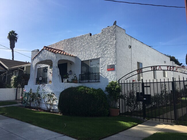 Building Photo - 749 Belmont Ave