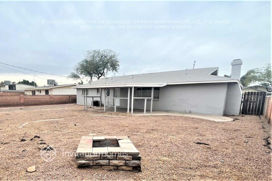 Building Photo - 427 E Riviera Dr