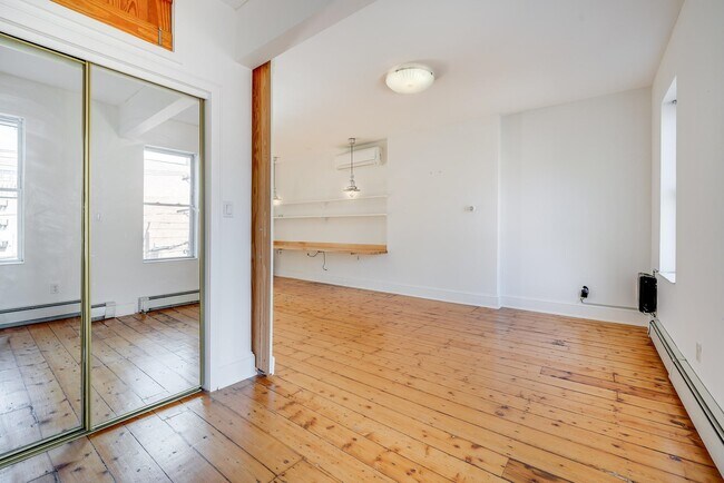 Building Photo - 223 8th St