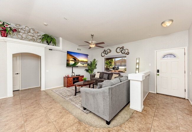 Building Photo - 3161 Newport Dr