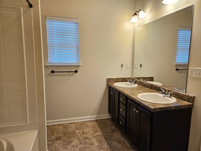 Building Photo - Nice 3 bed 2.5 bath Townhouse located in A...
