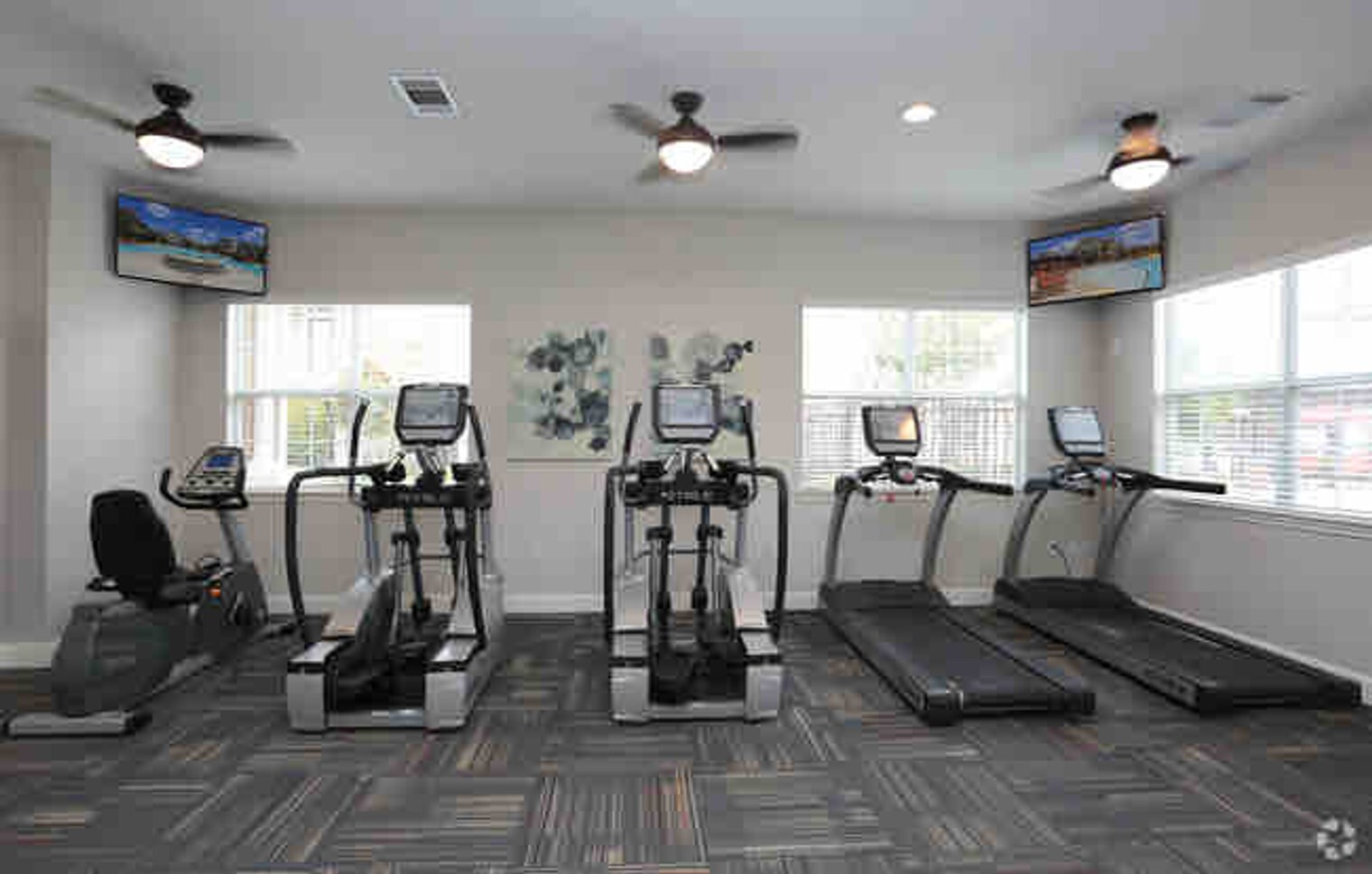 Building Photo - 2530 University Ave