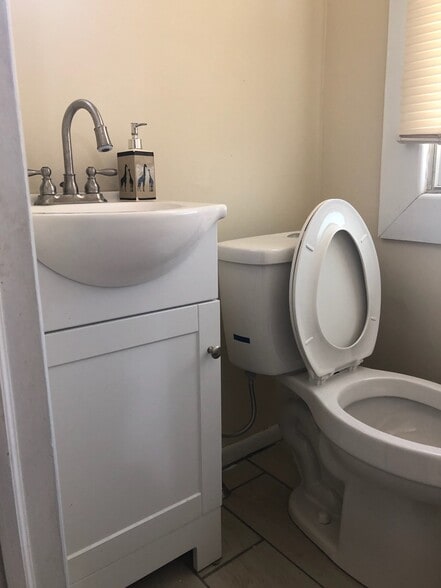 Building Photo - 209 Magnolia Ter