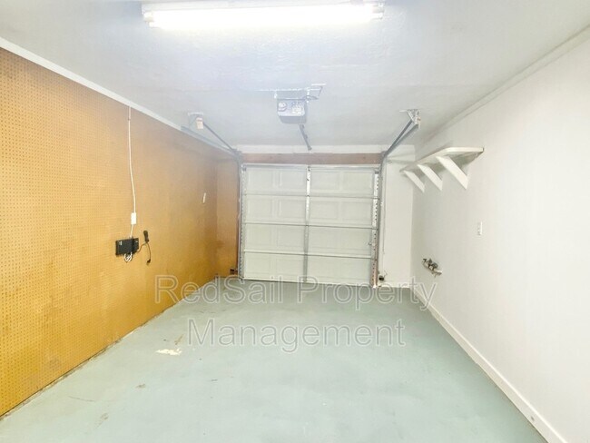 Building Photo - 500 Windward Dr
