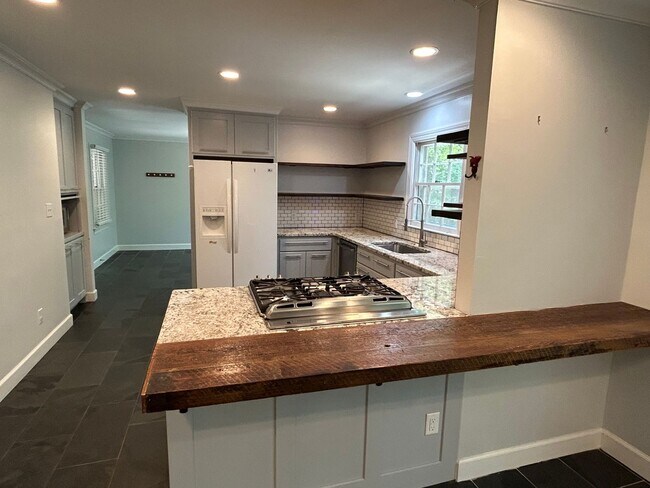 Building Photo - 5 Bed | 3.5 Bath House in Raleigh