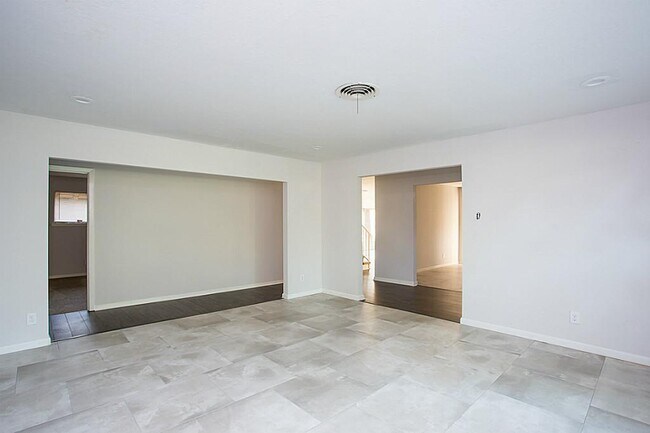 Building Photo - 6407 Nuben St