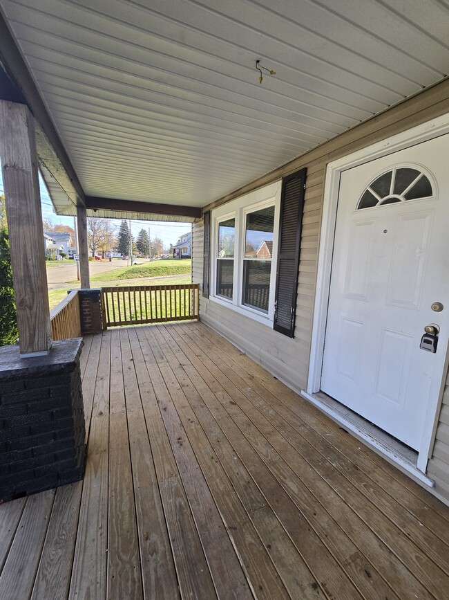 Building Photo - 2108 3rd St SE