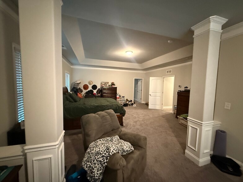 Building Photo - 121 Wild Hickory Cir