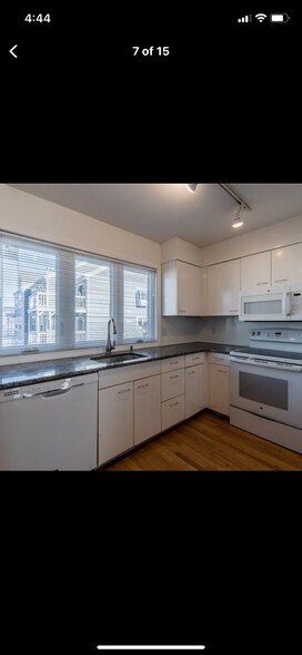 Building Photo - 72 Cosey Beach Ave