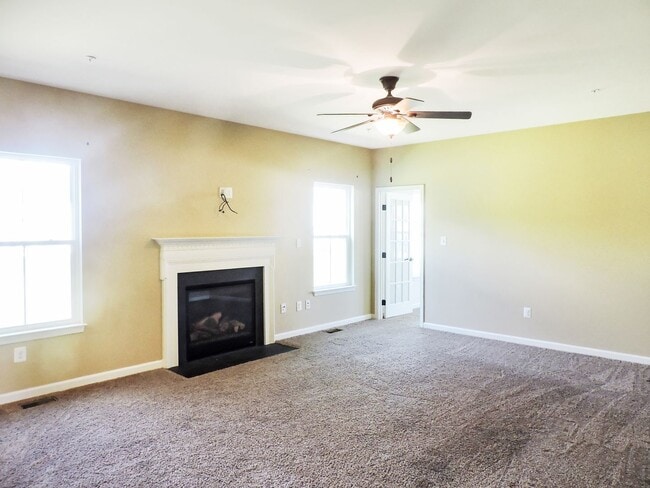 Building Photo - 9166 Beechdale Ct