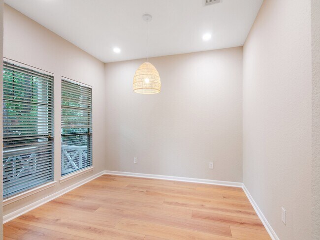 Building Photo - 54 Douvaine Ct