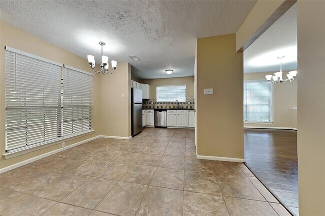 Building Photo - 151 E Pathfinders Cir