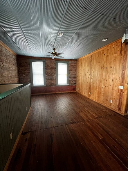 Building Photo - 1043 S Pine St