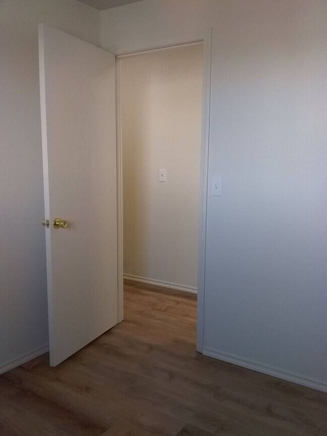 Building Photo - roy2016