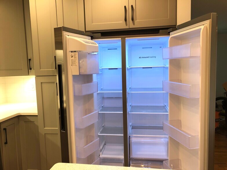 Building Photo - 139 E Hill St