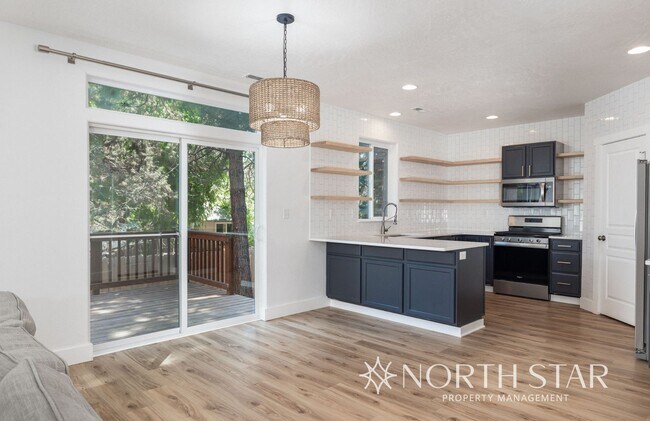 Building Photo - Recently Renovated 3 Bed, 2.5 Bath w/ Offi...