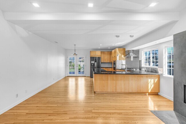 Building Photo - 3620 Tuller Ave