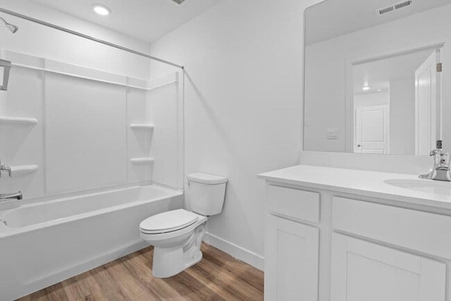 Building Photo - Modern and New 3 Bedroom Townhome in Long ...