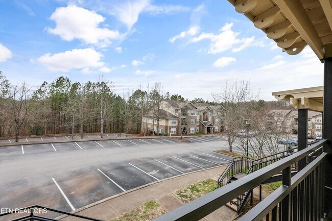 Building Photo - 1121 Tree Top Way