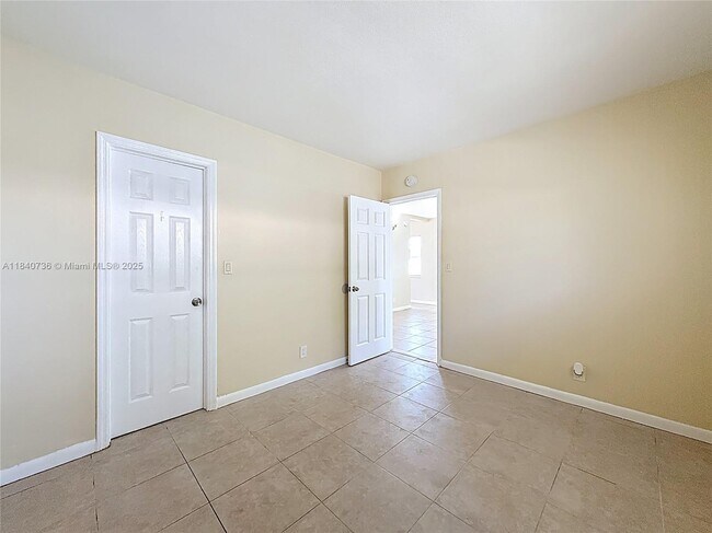 Building Photo - 260 NW 40th Ct