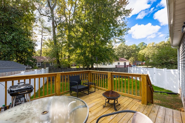 Building Photo - 2446 Gracie White Cir